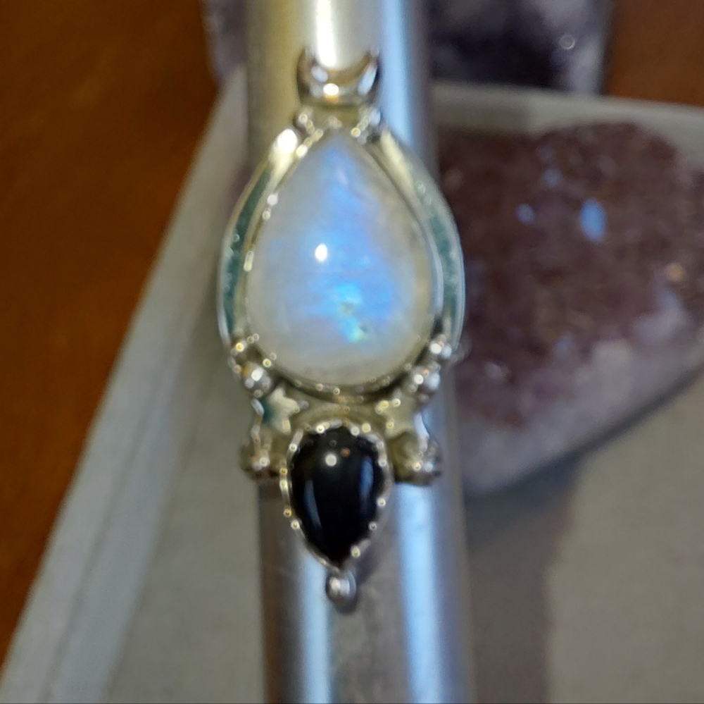 Gigantic Moonstone And Black Onyx Statement Ring - Picture 15 of 16